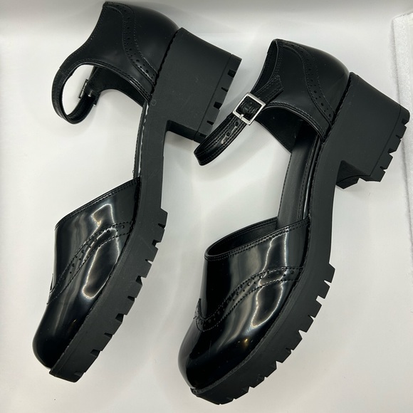 Urban Outfitters Black Patent Leather Wingtip Chunky Heel Mary Janes | Size 10 - Picture 7 of 12